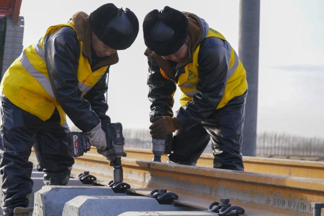 (251125) -- QING'AN, Nov. 25, 2025 (Xinhua) -- Constructors work at a construction site of the Harbin-Yichun high-speed railway in Qing'an County, northeast China's Heilongjiang Province, Nov. 25, 2025. Track-laying for the Harbin-Yichun high-speed railway completed on Tuesday. The Harbin-Yichun high-speed railway is China's northernmost high-speed railway under construction. (Xinhua/Wang Song)