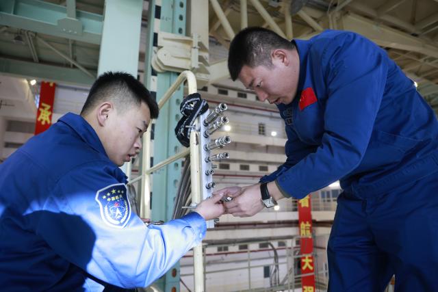 (251125) -- JIUQUAN, Nov. 25, 2025 (Xinhua) -- Staff members conduct operations on the gas supply pipelines of the Shenzhou-22 spaceship on Nov. 9, 2025. China on Tuesday launched the Shenzhou-22 spaceship to provide a return vessel for the three Shenzhou-21 astronauts in orbit. This momentous occasion marked the accomplishment of the first emergency launch mission in the country's manned space program.
  The launch of the new spaceship followed the return of the three Shenzhou-20 astronauts back to Earth on Nov. 14 by the Shenzhou-21 spacecraft.
  The return mission, initially scheduled for Nov. 5 by the Shenzhou-20 spaceship, was delayed due to a suspected debris impact on the Shenzhou-20 return capsule's viewport window.
  The Long March-2F Y22 rocket and the Shenzhou-22 spaceship -- already on standby at the launch site upon the contingency -- were swiftly prepared for launch.
   After the initiation of the contingency plan, all teams involved in the project demonstrated a composed and methodical approach.
   Within 20 days, all participating research and testing units collaborated and completed a series of critical tasks, including risk assessment, solution analysis and decision-making, personnel and material deployment, crew return aboard a replacement vessel, as well as an emergency launch, offering a world-class example of managing an in-orbit emergency, the China Manned Space Agency said.
   The success of this mission fully demonstrated the strengths of China's new system for mobilizing resources nationwide, it noted. (Photo by Li Mingtang/Xinhua)