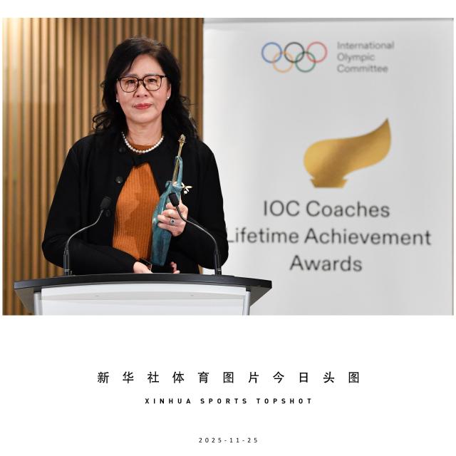 (251125) -- BEIJING, Nov. 25, 2025 (Xinhua) -- Chinese volleyball coach Lang Ping speaks after being honored the IOC Coaches Lifetime Achievement Award at the Olympic House in Lausanne, Switzerland, Nov. 24, 2025. (Xinhua/Lian Yi)