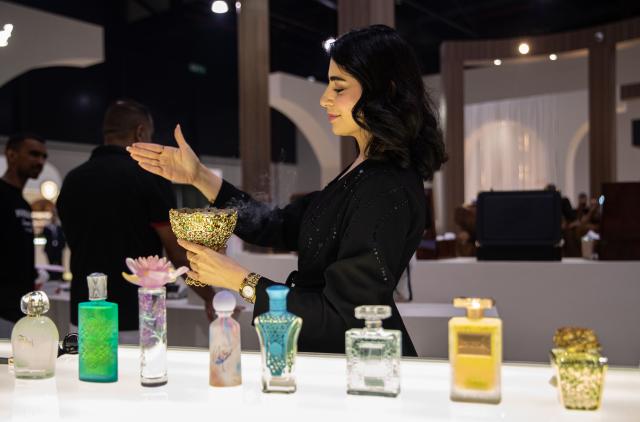 (251125) -- MANAMA, Nov. 25, 2025 (Xinhua) -- An exhibitor showcases Arabian incense at the "Scent Arabia" exhibition in Manama, Bahrain, Nov. 25, 2025. The "Scent Arabia" exhibition opened at Exhibition World Bahrain in Manama, Bahrain on Tuesday, featuring over 100 brands from the Gulf countries and worldwide, including perfumes, home fragrances and Arabian incense. The event is scheduled to run through Nov. 29. (Xinhua/Chen Junqing)