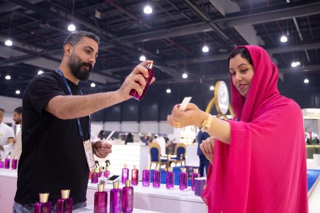 (251125) -- MANAMA, Nov. 25, 2025 (Xinhua) -- An exhibitor showcases perfumes at the "Scent Arabia" exhibition in Manama, Bahrain, Nov. 25, 2025. The "Scent Arabia" exhibition opened at Exhibition World Bahrain in Manama, Bahrain on Tuesday, featuring over 100 brands from the Gulf countries and worldwide, including perfumes, home fragrances and Arabian incense. The event is scheduled to run through Nov. 29. (Xinhua/Chen Junqing)