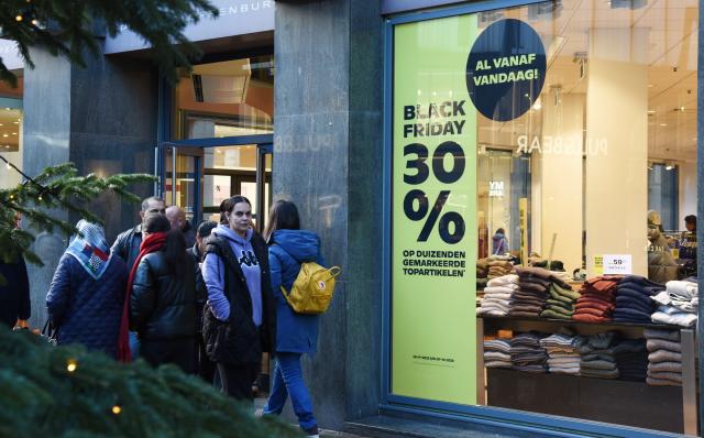 (251125) -- THE HAGUE, Nov. 25, 2025 (Xinhua) -- People walks past a shop displaying Black Friday sales signs in the Hague, Netherlands, Nov. 25, 2025. (Xinhua/Shao Haijun)