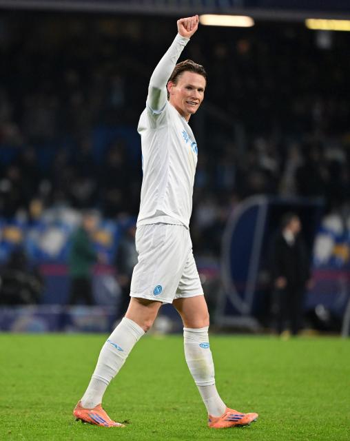 (251126) -- NAPLES, Nov. 26, 2025 (Xinhua) -- Napoli's Scott McTominay celebrates after scoring during the UEFA Champions League match between Napoli and Qarabag in Naples, Italy, Nov. 25, 2025. (Photo by Alberto Lingria/Xinhua)