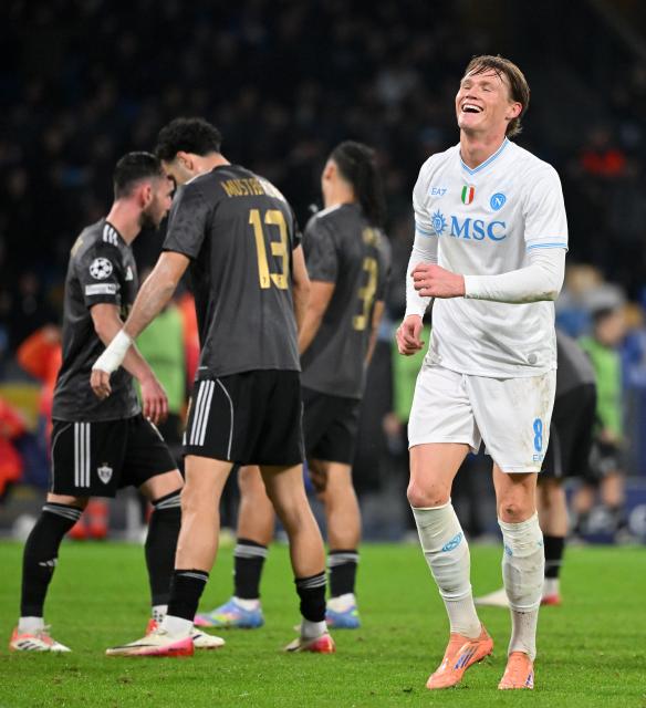 (251126) -- NAPLES, Nov. 26, 2025 (Xinhua) -- Napoli's Scott McTominay (R) celebrates after scoring during the UEFA Champions League match between Napoli and Qarabag in Naples, Italy, Nov. 25, 2025. (Photo by Alberto Lingria/Xinhua)