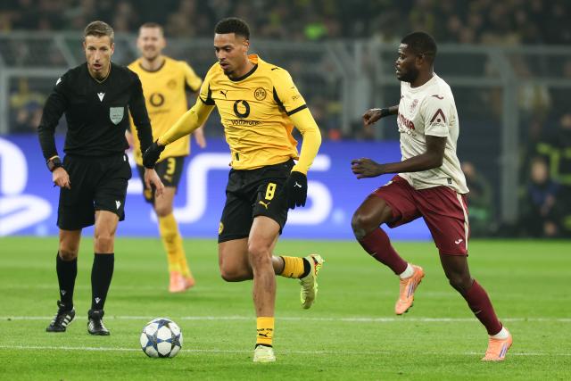 (251126) -- DORTMUND, Nov. 26, 2025 (Xinhua) -- Felix Nmecha (C) of Borussia Dortmund vies with Thomas Partey (R) of Villarreal CF during the UEFA Champions League group stage 5th round match between Borussia Dortmund and Villarreal CF in Dortmund, Germany, Nov. 25, 2025. (Photo by Joachim Bywaletz/Xinhua)