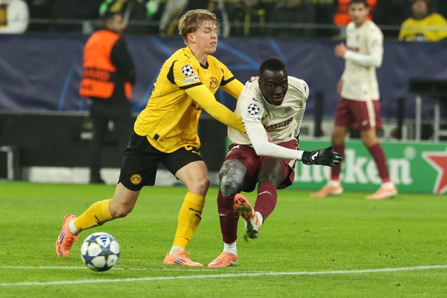 (251126) -- DORTMUND, Nov. 26, 2025 (Xinhua) -- Daniel Svensson (L) of Borussia Dortmund vies with Pape Gueye of Villarreal CF during the UEFA Champions League group stage 5th round match between Borussia Dortmund and Villarreal CF in Dortmund, Germany, Nov. 25, 2025. (Photo by Joachim Bywaletz/Xinhua)
