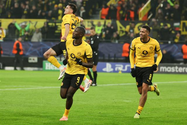 (251126) -- DORTMUND, Nov. 26, 2025 (Xinhua) -- Players of Borussia Dortmund celebrate scoring during the UEFA Champions League group stage 5th round match between Borussia Dortmund and Villarreal CF in Dortmund, Germany, Nov. 25, 2025. (Photo by Joachim Bywaletz/Xinhua)