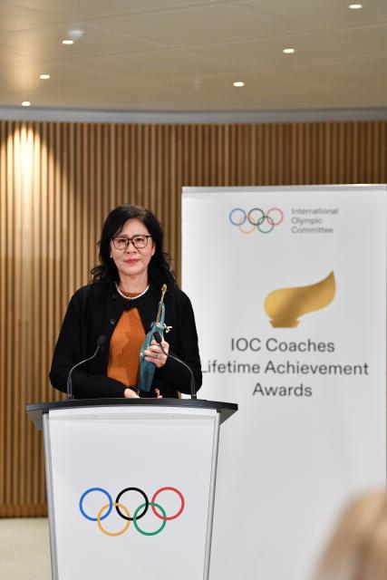 (251126) -- BEIJING, Nov. 26, 2025 (Xinhua) -- Chinese volleyball coach Lang Ping speaks after being honored the International Olympic Committee (IOC) Coaches Lifetime Achievement Award at the Olympic House in Lausanne, Switzerland, Nov. 24, 2025. The IOC honored Monday Chinese volleyball coach Lang Ping and Cuba's wrestling coach Raul de Jesus Trujillo Diaz as the IOC Coaches Lifetime Achievement Award at the Olympic House here. (Xinhua/Lian Yi)