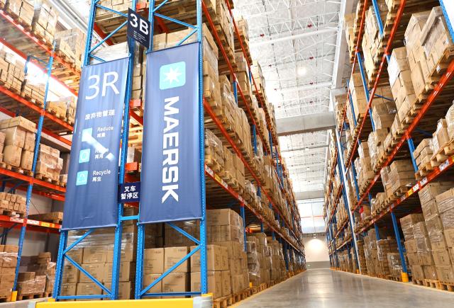 (251126) -- SHANGHAI, Nov. 26, 2025 (Xinhua) -- This photo taken on Nov. 26, 2025 shows an interior view of a warehouse at the Maersk Lin-gang Flagship Logistics Center, east China's Shanghai. The Maersk Lin-gang Flagship Logistics Center, located at the Yangshan special comprehensive bonded zone in the Lingang new area of the China (Shanghai) Pilot Free Trade Zone (FTZ), has been officially opened to business.
   This comprehensive logistics warehouse, with a storage area of about 147,000 square meters, costed a total investment of about 1 billion yuan (about 141.24 million US dollars). (Xinhua/Fang Zhe)