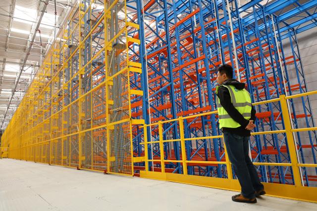 (251126) -- SHANGHAI, Nov. 26, 2025 (Xinhua) -- A staff member passes by shelves of an automated high-bay warehouse of the Maersk Lin-gang Flagship Logistics Center in east China's Shanghai, on Nov. 26, 2025. The Maersk Lin-gang Flagship Logistics Center, located at the Yangshan special comprehensive bonded zone in the Lingang new area of the China (Shanghai) Pilot Free Trade Zone (FTZ), has been officially opened to business.
   This comprehensive logistics warehouse, with a storage area of about 147,000 square meters, costed a total investment of about 1 billion yuan (about 141.24 million US dollars). (Xinhua/Fang Zhe)