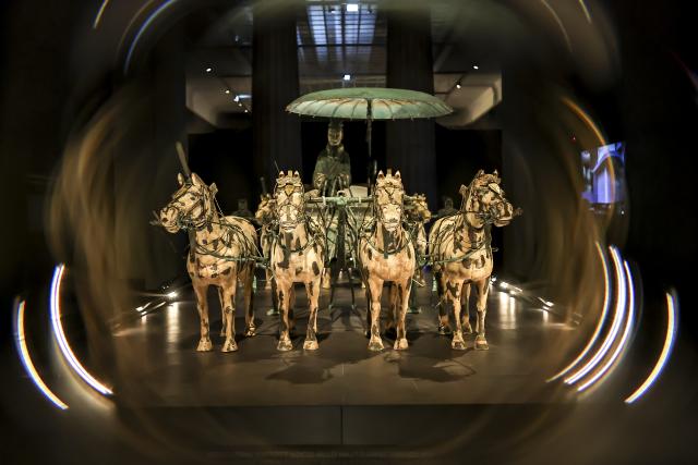 (251126) -- BUDAPEST, Nov. 26, 2025 (Xinhua) -- An exhibit is pictured during the media preview of the exhibition "The Civilization of the Qin and Han Dynasties -- The First Chinese Emperor's Terracotta Warriors" at the Museum of Fine Arts in Budapest, Hungary on Nov. 26, 2025. (Photo by David Balogh/Xinhua)