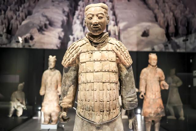 (251126) -- BUDAPEST, Nov. 26, 2025 (Xinhua) -- Exhibits are pictured during the media preview of the exhibition "The Civilization of the Qin and Han Dynasties -- The First Chinese Emperor's Terracotta Warriors" at the Museum of Fine Arts in Budapest, Hungary on Nov. 26, 2025. (Photo by David Balogh/Xinhua)
