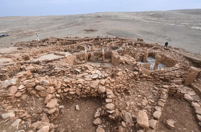 (251126) -- ANKARA, Nov. 26, 2025 (Xinhua) -- Photo taken on Nov. 26, 2025, shows a view of Karahantepe archaeological site in Sanliurfa, Türkiye. Türkiye has unveiled new discoveries at Tas Tepeler, one of the country's largest archaeology projects shedding light on the Neolithic era, a cabinet minister said on Wednesday. (Mustafa Kaya/Handout via Xinhua)