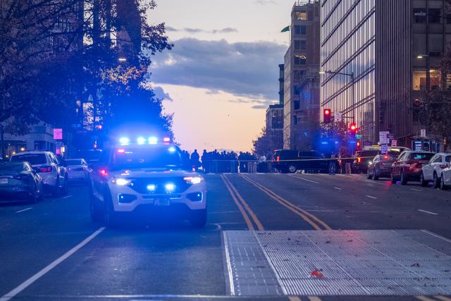 (251126) -- WASHINGTON, Nov. 26, 2025 (Xinhua) -- Law enforcement officials visit the crime scene following two National Guard members were shot near the White House in Washington, D.C., the United States, on Nov. 26, 2025. Two U.S. National Guard members were shot near the White House on Wednesday and a suspect is in custody, according to local authorities. (Xinhua/Hu Yousong)