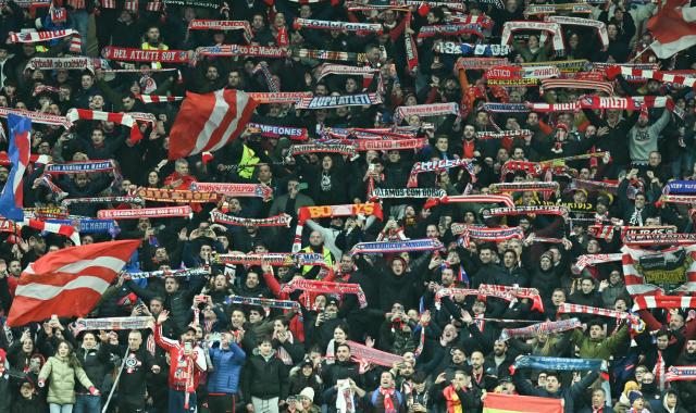 (251127) -- MADRID, Nov. 27, 2025 (Xinhua) -- Supporters of Atletico de Madrid cheer during the UEFA Champions League football match between Atletico de Madrid and Inter Milan in Madrid, Spain, Nov. 26, 2025. (Xinhua/Cheng Min)