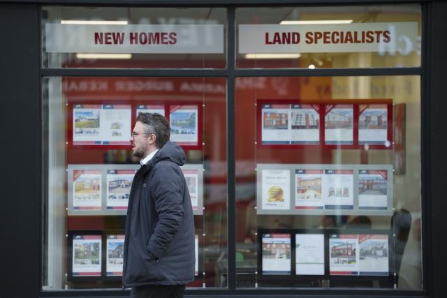 (251127) -- MANCHESTER, Nov. 27, 2025 (Xinhua) -- A man walks past an estate agent in Manchester, Britain, Nov. 26, 2025. British Chancellor of the Exchequer Rachel Reeves unveiled the 2025 Budget on Wednesday, pledging that the government will neither return the country to austerity nor allow public spending and borrowing to spiral, while vowing to ease pressures on the cost of living.
  According to a statement published on the British government's website, Reeves set out a wide range of proposals on public spending and taxation aimed at reducing borrowing and debt, safeguarding essential public services, stimulating economic growth, improving tax fairness, and advancing welfare reforms. (Photo by Jon Super/Xinhua)