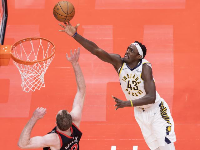 (251127) -- TORONTO, Nov. 27, 2025 (Xinhua) -- Pascal Siakam (R) of Indiana Pacers goes up for a layup during the 2025-2026 NBA Cup group match between Toronto Raptors and Indiana Pacers in Toronto, Canada, on Nov. 26, 2025. (Photo by Zou Zheng/Xinhua)