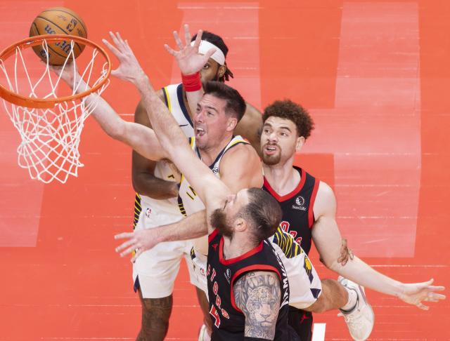 (251127) -- TORONTO, Nov. 27, 2025 (Xinhua) -- T. J. McConnell (C) of Indiana Pacers goes for a layup during the 2025-2026 NBA Cup group match between Toronto Raptors and Indiana Pacers in Toronto, Canada, on Nov. 26, 2025. (Photo by Zou Zheng/Xinhua)