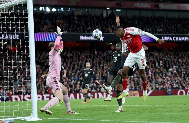 (251127) -- LONDON, Nov. 27, 2025 (Xinhua) -- Arsenal's Cristhian Mosquera (1st R) shoots during the UEFA Champions League football match between Arsenal and Bayern Munich in London, Britain, Nov. 26, 2025. (Xinhua/Li Ying)