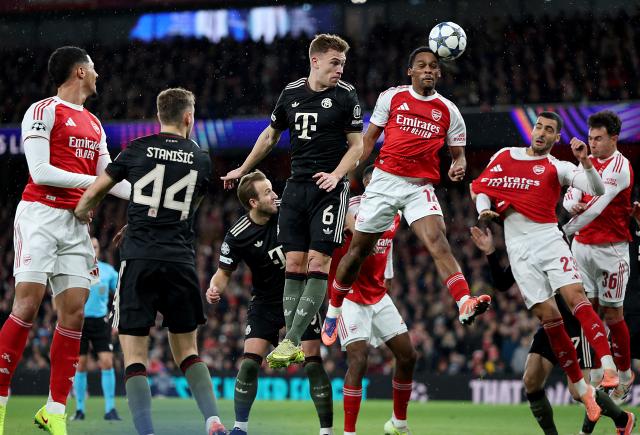 (251127) -- LONDON, Nov. 27, 2025 (Xinhua) -- Arsenal's Jurrien Timber (top R) scores during the UEFA Champions League football match between Arsenal and Bayern Munich in London, Britain, Nov. 26, 2025. (Xinhua/Li Ying)