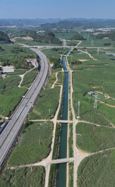 (251127) -- NANNING, Nov. 27, 2025 (Xinhua) -- An aerial drone photo taken on Oct. 27, 2025 shows several small bridges in Sushe Village of Pingyang Township in Laibin City, south China's Guangxi Zhuang Autonomous Region. Mountains, gullies and streams surrounding the villages across Guangxi's rural area make bridges the must for production and daily life. Small bridges are not only important transportation link, but also play a crucial role in culture inheritance, industrial development and rural revitalization. (Xinhua/Huang Xiaobang)