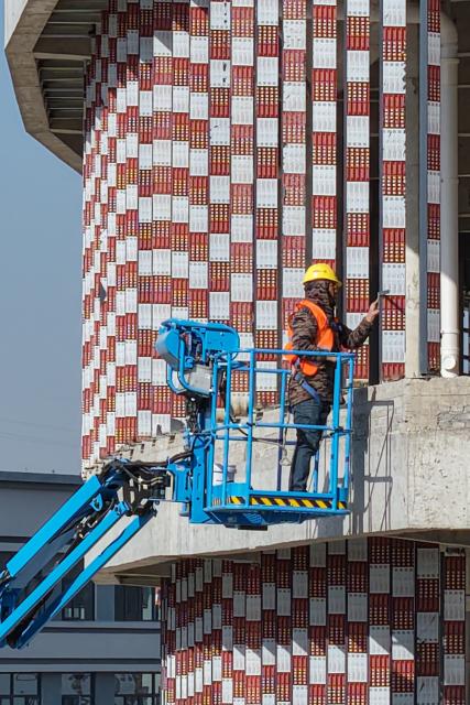(251127) -- XINCHANG, Nov. 27, 2025 (Xinhua) -- A drone photo taken on Nov. 26, 2025 shows a constructor working at the construction site of the Xinchang College of Zhejiang Industry Polytechnic College in Xinchang County of Shaoxing City, east China's Zhejiang Province. Covering approximately 600 mu (about 40 hectares), the Xinchang College of Zhejiang Industry Polytechnic College is the first institution of higher education currently under construction in Xinchang County of Zhejiang. It will accommodate around 6,000 students and faculty members upon completion. (Xinhua/Huang Zongzhi)