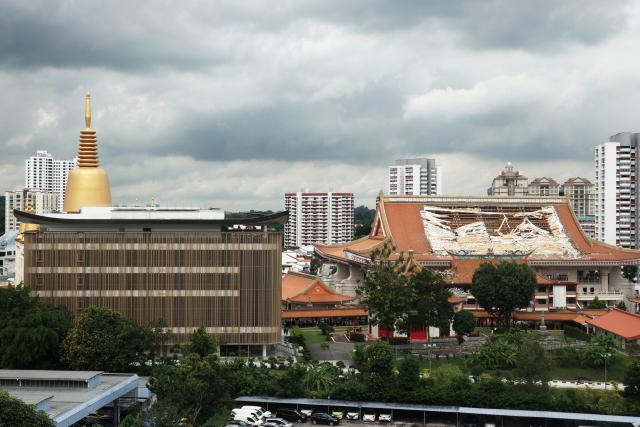 (251127) -- SINGAPORE, Nov. 27, 2025 (Xinhua) -- This photo shows the hole left by the fallen roof tiles of the Venerable Hong Choon Memorial Hall (R) of Singapore's Kong Meng San Phor Kark See Monastery on Nov. 27, 2025. (Photo by Then Chih Wey/Xinhua)