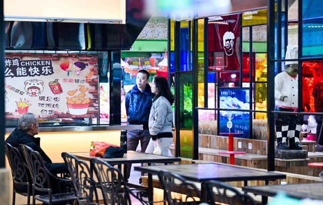 (251127) -- TIANJIN, Nov. 27, 2025 (Xinhua) -- People shop for snacks at a stall at Sanshui grocery market in Hexi District of Tianjin, north China, Nov. 25, 2025. With reading room, coffee outlet and grocery stalls brought under the same roof, Sanshui market, a traditional shopping place of more than 20 years old, was given a new life when it went through a refurbishing project and opened to business again in September this year. 
   Thanks to the newly added scenarios, Sanshui is no longer a mere source of daily necessities to the over 30,000 residents in 13 surrounding communities, but also a space to spend their leisure time in.
   The renewal of this grocery market is just one of the many vivid examples of Hexi District's efforts to improve amenities for the local residents. To date, the district is home to 46 "15-minute circles of daily convenience," where local residents are able to meet their daily needs within a 5-minute walk and access quality services within a 15-minute walk. (Xinhua/Zhao Zishuo)