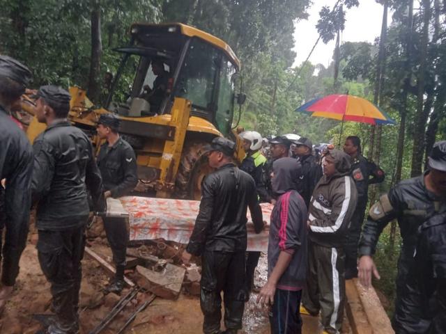 (251127) -- COLOMBO, Nov. 27, 2025 (Xinhua) -- This photo taken with a mobile phone shows rescue personnel working at the site of a landslide in Badulla District, Sri Lanka's Uva Province, Nov. 27, 2025. Sri Lanka is confronting one of its most severe weather disasters in recent years, as days of heavy rainfall and multiple landslides have killed 31 people, left 14 missing, and displaced thousands across the island, the Disaster Management Center (DMC) said on Thursday.
  According to the latest situation report, extreme weather has affected 17 districts, impacting 1,158 families and 4,008 individuals. The DMC said 10 people have been injured, three homes have been completely destroyed, and 381 houses partially damaged. At least 131 people have been relocated to temporary safe centers. (Photo by Gayan Sameera/Xinhua)