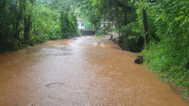 (251127) -- COLOMBO, Nov. 27, 2025 (Xinhua) -- This photo taken with a mobile phone shows a flooded road in Badulla District, Sri Lanka's Uva Province, Nov. 27, 2025. Sri Lanka is confronting one of its most severe weather disasters in recent years, as days of heavy rainfall and multiple landslides have killed 31 people, left 14 missing, and displaced thousands across the island, the Disaster Management Center (DMC) said on Thursday.
  According to the latest situation report, extreme weather has affected 17 districts, impacting 1,158 families and 4,008 individuals. The DMC said 10 people have been injured, three homes have been completely destroyed, and 381 houses partially damaged. At least 131 people have been relocated to temporary safe centers. (Photo by Gayan Sameera/Xinhua)