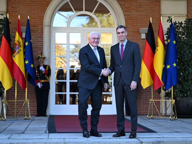 (251127) -- MADRID, Nov. 27, 2025 (Xinhua) -- Spanish Prime Minister Pedro Sanchez (R) shakes hands with visiting German President Frank-Walter Steinmeier at La Moncloa Palace in Madrid, Spain, Nov. 27, 2025. (Xinhua/Cheng Min)