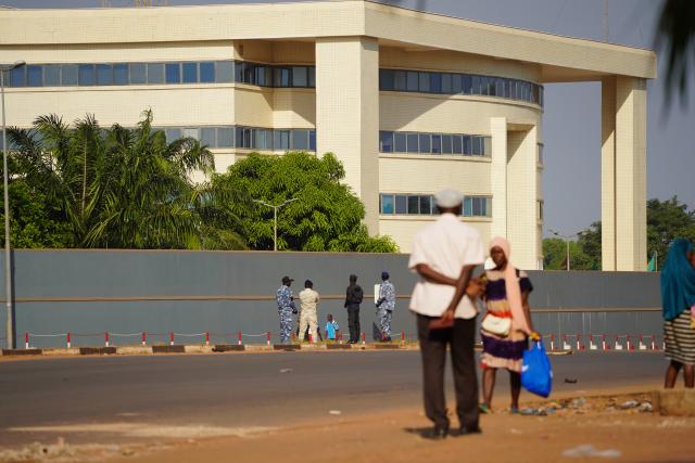 (251127) -- BISSAU, Nov. 27, 2025 (Xinhua) -- Military personnel stand on duty on a street in Bissau, Guinea-Bissau, Nov. 27, 2025. TO GO WITH "Horta Inta-A sworn in as transitional president of Guinea-Bissau" (Xinhua/Si Yuan)