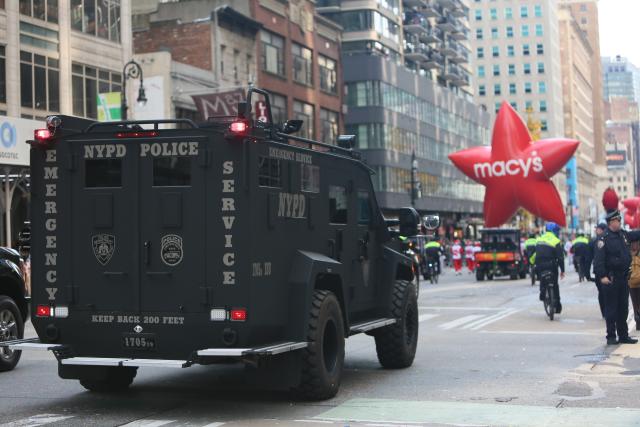 (251127) -- NEW YORK, Nov. 27, 2025 (Xinhua) -- A Police emergency vehicle patrols during the Macy´s Thanksgiving Day Parade in New York, the United States, on Nov. 27, 2025. New York City boosted security during the Macy´s Thanksgiving Day Parade on Thursday. (Xinhua/Zhang Fengguo)