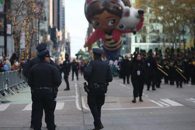 (251127) -- NEW YORK, Nov. 27, 2025 (Xinhua) -- Police officers stand guard during the Macy´s Thanksgiving Day Parade in New York, the United States, on Nov. 27, 2025. New York City boosted security during the Macy´s Thanksgiving Day Parade on Thursday. (Xinhua/Zhang Fengguo)