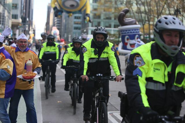 (251127) -- NEW YORK, Nov. 27, 2025 (Xinhua) -- Police officers patrol on bikes during the Macy´s Thanksgiving Day Parade in New York, the United States, on Nov. 27, 2025. New York City boosted security during the Macy´s Thanksgiving Day Parade on Thursday. (Xinhua/Zhang Fengguo)