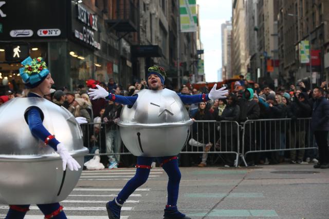 (251127) -- NEW YORK, Nov. 27, 2025 (Xinhua) -- Participants attend the 2025 Macy's Thanksgiving Day Parade in New York, the United States, on Nov. 27, 2025. New York City boosted security during the Macy´s Thanksgiving Day Parade on Thursday. (Xinhua/Zhang Fengguo)