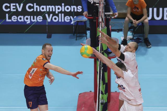 (251128) -- LJUBLJANA, Nov. 28, 2025 (Xinhua) -- Tine Urnaut (L) of ACH Volley Ljubljana spikes the ball during the CEV Champions League Volley 2026 Men's 3rd round volleyball match between ACH Volley Ljubljana and Radnicki Kragujevac in Ljubljana, Slovenia, Nov. 27, 2025. (Photo by Zeljko Stevanic/Xinhua)