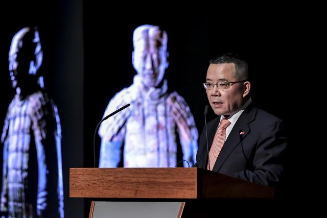 (251128) -- BUDAPEST, Nov. 28, 2025 (Xinhua) -- Chinese Ambassador to Hungary Gong Tao speaks during the opening ceremony of the exhibition "Civilization of the Qin and Han Dynasties - The First Chinese Emperor's Terracotta Warriors" in Budapest, Hungary, Nov. 27, 2025. The Museum of Fine Arts in Budapest on Thursday opened one of the most significant Chinese cultural exhibitions ever held in Hungary, presenting more than 150 ancient artworks from the Qin and Han dynasties (221 BC-220 AD), including ten original Terracotta Warriors.
   Titled "Civilization of the Qin and Han Dynasties - The First Chinese Emperor's Terracotta Warriors," the exhibition is jointly organized by the Museum of Fine Arts in Budapest and the Shaanxi Provincial Cultural Heritage Administration, and it will run for six months starting from Friday. (Photo by David Balogh/Xinhua)
