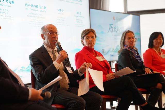 (251128) -- NEW YORK, Nov. 28, 2025 (Xinhua) -- Terry Steven Cox, grandson of U.S. General Joseph Stilwell, speaks during a panel discussion at the 2025 Kuliang Forum in New York, the United States, on Nov. 25, 2025. TO GO WITH "Feature: Younger generations inject new vigor into traditional China-U.S. friendship" (Xinhua/Zhang Fengguo)
