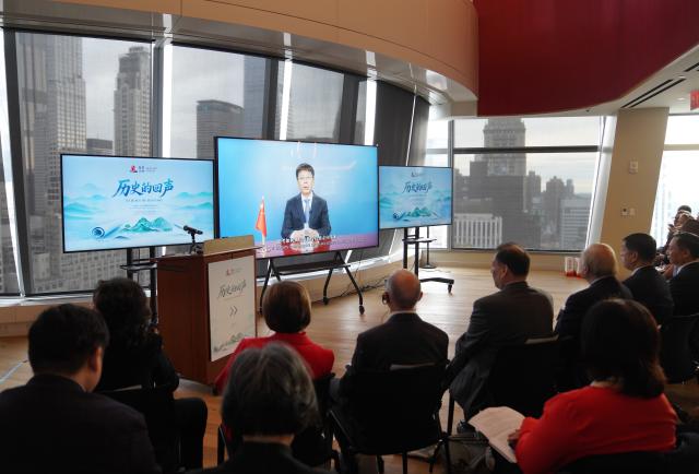 (251128) -- NEW YORK, Nov. 28, 2025 (Xinhua) -- Yu Shaoliang, president of People's Daily, delivers a speech via video link at the 2025 Kuliang Forum in New York, the United States, on Nov. 25, 2025. TO GO WITH "Feature: Younger generations inject new vigor into traditional China-U.S. friendship" (Xinhua/Zhang Fengguo)
