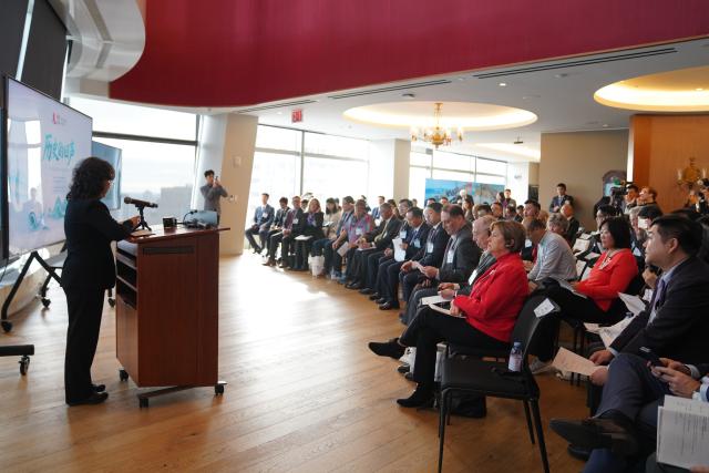 (251128) -- NEW YORK, Nov. 28, 2025 (Xinhua) -- People attend the 2025 Kuliang Forum in New York, the United States, on Nov. 25, 2025. TO GO WITH "Feature: Younger generations inject new vigor into traditional China-U.S. friendship" (Xinhua/Zhang Fengguo)