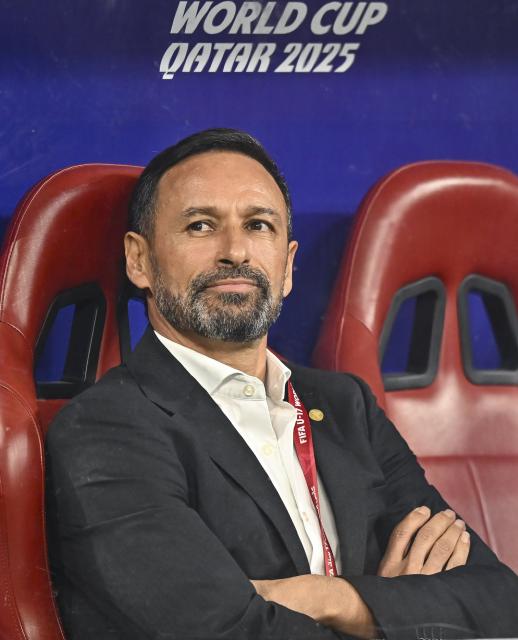 (251128) -- DOHA, Nov. 28, 2025 (Xinhua) -- Bino, head coach of Portugal, looks on prior to the final match between Portugal and Austria at the FIFA U17 World Cup Qatar 2025 in Doha, Qatar, Nov. 27, 2025. Portugal won 1-0. (Photo by Nikku/Xinhua)