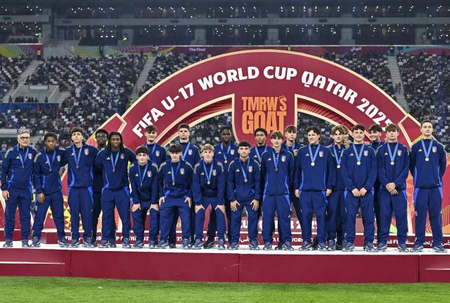 (251128) -- DOHA, Nov. 28, 2025 (Xinhua) -- Third placed players of Italy pose on the podium after the final match between Portugal and Austria at the FIFA U17 World Cup Qatar 2025 in Doha, Qatar, Nov. 27, 2025. Portugal won 1-0. (Photo by Nikku/Xinhua)