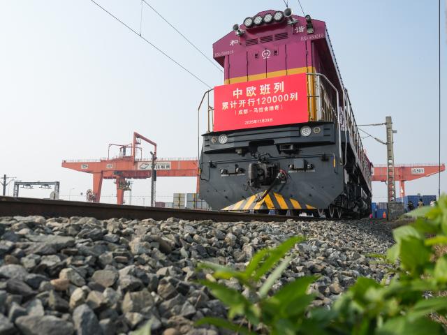 (251128) -- CHENGDU, Nov. 28, 2025 (Xinhua) -- The X8086 China-Europe freight train pulls out of the Chengdu International Railway Port in Chengdu, southwest China's Sichuan Province, Nov. 28, 2025. As the X8086 train departed from Chengdu on Friday, the total number of China-Europe freight train trips has surpassed 120,000, with the total value of goods transported exceeding 490 billion U.S. dollars. (Xinhua/Wang Xi)