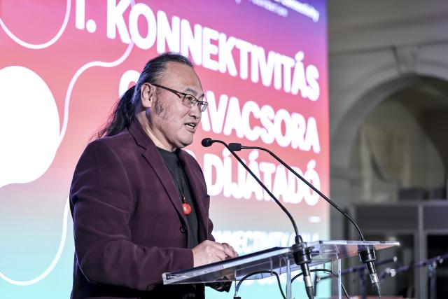 (251128) -- BUDAPEST, Nov. 28, 2025 (Xinhua) -- Yu Zemin speaks during the Connectivity Awards gala ceremony in Budapest, Hungary, Nov. 27, 2025. Chinese literary translator and writer Yu Zemin, who has lived in Hungary for more than three decades, received the Geza Szocs Cultural Connectivity Award on Thursday evening at a gala ceremony hosted by the Friends of Connectivity Foundation in Budapest. (Photo by David Balogh/Xinhua)