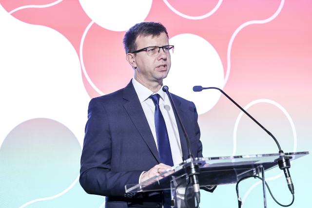 (251128) -- BUDAPEST, Nov. 28, 2025 (Xinhua) -- Minister for European Union Affairs Janos Boka speaks during the Connectivity Awards gala ceremony in Budapest, Hungary, Nov. 27, 2025. Chinese literary translator and writer Yu Zemin, who has lived in Hungary for more than three decades, received the Geza Szocs Cultural Connectivity Award on Thursday evening at a gala ceremony hosted by the Friends of Connectivity Foundation in Budapest. (Photo by David Balogh/Xinhua)