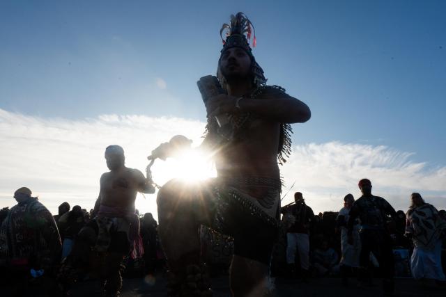 (251128) -- SAN FRANCISCO, Nov. 28, 2025 (Xinhua) -- Indigenous people take part in a sunrise ceremony on Alcatraz Island in San Francisco Bay, California, the United States, on Nov. 27, 2025. Held on Thanksgiving Day, the ceremony is meant to mourn lives lost in the Native American genocide and raise public awareness of this history. (Photo by Ziyu Julian Zhu/Xinhua)