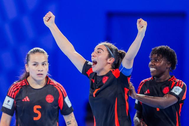 (251128) -- PASIG CITY, Nov. 28, 2025 (Xinhua) -- Players of Colombia celebrate after scoring a goal during the group B match between Colombia and Thailand at the FIFA Futsal Women's World Cup 2025 in Pasig City, the Philippines on Nov. 28, 2025. (Xinhua/Rouelle Umali)