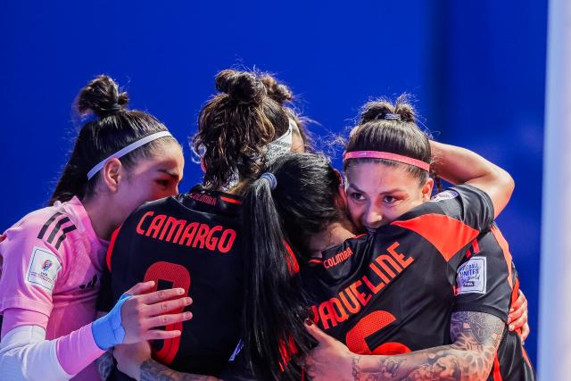 (251128) -- PASIG CITY, Nov. 28, 2025 (Xinhua) -- Players of Colombia celebrate after scoring a goal during the group B match between Colombia and Thailand at the FIFA Futsal Women's World Cup 2025 in Pasig City, the Philippines on Nov. 28, 2025. (Xinhua/Rouelle Umali)
