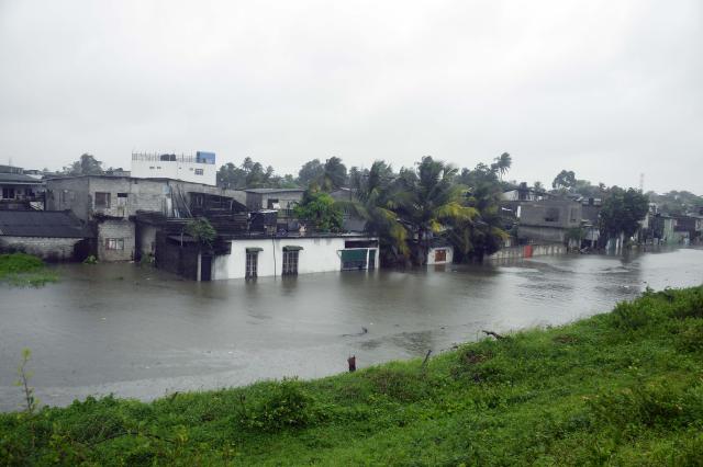 (251129) -- COLOMBO, Nov. 29, 2025 (Xinhua) -- This photo taken on Nov. 28, 2025 shows submerged houses after heavy rains in Kolonnawa, Sri Lanka. Sri Lanka's Disaster Management Center (DMC) said on Saturday that the death toll from Cyclone Ditwah, which has been affecting the country in recent days, has climbed to 123, with 130 people still missing. (Photo by Ajith Perera/Xinhua)